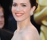 Mandy Moore avec une délicieuse couleur cuivrée aux reflets roux  