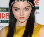 Lily Cole dans sa période Morticia Adams.  