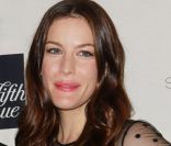  La ravissante Liv Tyler prend la pose devant les photographes. New York, 4 mai 2011 