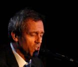 Hugh Laurie en concert à l\'Union Chapel de Londres, le 4 mai 2011.