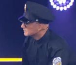 Vincent Lagaf' se déguise en policier dans Pouch' le bouton sur TF1