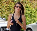 Alessandra Ambrosio est ravissante et sexy quand elle sort du spa en survêtement ! Los Angeles, le 6 mai 2011