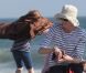Marcia Cross et ses jumelles Eden et Savannah passent du bon temps à la plage à Santa Monica, Los Angeles, le 22 avril 2011.
