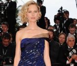 Karolina Kurkova a redonné à l'élégance ses lettres de noblesse lors de la cérémonie d'ouverture du 64ème Festival de Cannes, le 11 mai 2011. Elle portait des bijoux Cartier. 