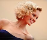 Karolina Kurkova sur le tapis rouge pour l'ouverture du Festival de Cannes