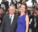 Carole Bouquet et Jacques Attali montent les marches du Festival de Cannes, le 12 mai 2011.