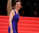 Carole Bouquet est à tomber avec sa longue robe sur le tapis rouge du Palais des festivals. Cannes, 12 mai 2011