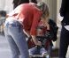 Ellen Pompeo se balade en famille dans le quartier de Soho à New York, le 12 mai 2011.