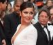Cheryl Cole a fait le spectacle dans une longue robe blanche lors de sa montée des marches au 64e Festival de Cannes le 13 mai.