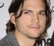 Ashton Kutcher participe à l'opération Real men d'ont buy girls, en avril 2011 à New York.