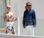  Après quelques heures en famille sur le yacht d'un milliardaire, Gwen Stefani rejoint un ami à hôtel très select de l'Eden Roc dans le cap d'Antibes le 15 mai 2011 