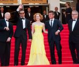 Sean Penn, Jessica Chastain et Brad Pitt lors de la montée des marches de <em>The Tree of Life</em>, dans le cadre du 64e Festival de Cannes, le 16 mai 2011.