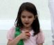 Suri Cruise : La petite chipie arbore une mine bien pâlichonne !