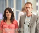 Lisa Edelstein et Hugh Laurie dans <em>Dr. House</em>.