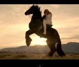 Beyoncé dans le clip Run the World (Girls)