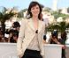  Charlotte Gainsbourg est elle aussi une icône de mode. Très naturelle et parisienne, l'artiste arbore des looks faciles à porter qu'on adore ! Cannes, 23 mai 2010 
 &nbsp; 