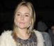  Sienna Miller a toujours LE vêtement tendance du moment... Ce soir là, elle séduit avec une veste en fourrure sur une petite robe. Londres, 7 avril 2011 
 &nbsp; 
