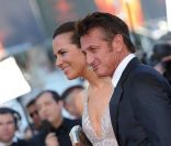Sean Penn et Roberta Armani pour la montée des marches de <em>This must be the place</em> de Paolo Sorrentino, à Cannes, le 20 mai 2011.