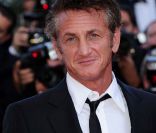 Sean Penn pour la montée des marches de  This must be the place  de Paolo Sorrentino, à Cannes, le 20 mai 2011.