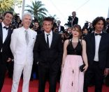 Paolo Sorrentino, David Byrne, Sean Penn, Eve Hewson et Liron Levo pour la montée des marches de  This must be the place  de Paolo Sorrentino, à Cannes, le 20 mai 2011.