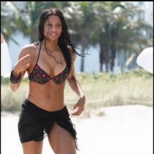 Ciara à la plage le 14 mai 2011 à Miami