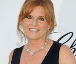 Sarah Ferguson, duchesse d'York, persona non grata au mariage du prince William, est réapparue au gala de l'amfAR à Cannes, le 19 mai 2011. Et s'apprête à tenter de regonfler sa cote et son compte aux Etats-Unis...