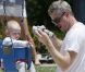 Eric Dane est un vrai papa poule avec sa petite Billie. Los Angeles, 21 mai 2011