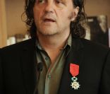 Emir Kusturica honoré par le ministre de la Culture français durant le festival de Cannes 2011 
