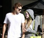 Avril Lavigne et son petit ami Brody Jenner quittent le restaurant La Scala, à West Hollywood, où ils ont déjeuné ensemble lundi 23 mai.
