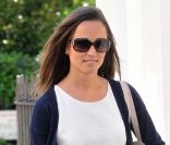 Pippa Middleton se promène dans les rues de Londres, le 25 mai 2011.