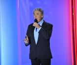 Pierre Perret lors de l\'enregistrement de Vivement dimanche le 25 mai 2011 (émission diffusée sur France 2 le 19 juin)