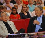 Bernard Pivot et Pierre Perret lors de l\'enregistrement de Vivement dimanche le 25 mai 2011 (émission diffusée sur France 2 le 19 juin)