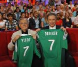 Bernard Pivot et Michel Drucker lors de l\'enregistrement de Vivement dimanche le 25 mai 2011 (émission diffusée sur France 2 le 19 juin)