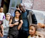 Lilian Thuram était en campagne contre le racisme dans une école de Bruxelles, le 25 mai 2011. Lors de son séjour, il aurait été victime de propos racistes dans un restaurant étoilé de la ville !