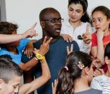 Lilian Thuram était en campagne contre le racisme dans une école de Bruxelles, le 25 mai 2011. Lors de son séjour, il aurait été victime de propos racistes dans un restaurant étoilé de la ville !