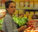 Jessica Alba fait quelques courses dans un supermarché de Beverly Hills, le 27 mai 2011.