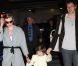 Ever Gabo, le fille de Milla Jovovich et de Paul W. S. Anderson, arrive à l'aéroport de Los Angeles encadrée de ses deux parents, le 27 mai 2011.