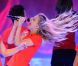L'équipe de Glee sur scène au Staples Center à Los Angeles le 29 mai 2011 : les cheveux fous de Heather Morris 