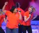 L'équipe de Glee sur scène au Staples Center à Los Angeles le 29 mai 2011