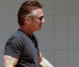Sean Penn à l\'occasion de la fête donnée par Joel Silver pour le Memorial Day dans sa propriété de Malibu, à Los Angeles, le 30 mai 2011.