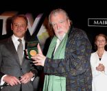 Michael Lonsdale, ici avec Bertrand Delanoë et CHarlotte Rampling, honoré lors de la conférence de presse de la neuvième édition du Festival Paris Cinéma, à l\'Hôtel de Ville de Paris, le 31 mai 2011.