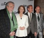 Michael Lonsdale, ici avec Charlotte Rampling, Bertrand Delanoë et Christophe Girard, a été honoré lors de la conférence de presse de la neuvième édition du Festival Paris Cinéma, à l\'Hôtel de Ville de Paris, le 31 mai 2011.