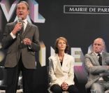 Bertrand Delanoë, Charlotte Rampling et Christophe Girard lors de la conférence de presse de la neuvième édition du Festival Paris Cinéma, à l\'Hôtel de Ville de Paris, le 31 mai 2011.