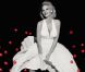 Lara Stone se métamorphose en Marilyn Monroe pour les besoins d'une pub. 1er février 2011