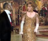 La robe en or que Barbra Streisand portait dans le film Hello, Dolly est certainement la robe la plus chère commandée pour le cinéma. 1969