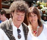 Robert Charlebois et son épouse au tournoi de Roland-Garros, le 2 juin 2011.