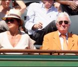 Jean-Loup Dabadie et son épouse Véronique au tournoi de Roland-Garros, le 2 juin 2011.
