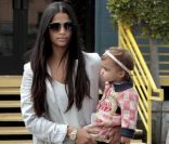 Matthew McConaughey sort d\'une église de Malibu avec sa compagne Camila Alves et leurs deux enfants Levi et Vida. Le 5 juin 2011
