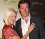 Tori Spelling, très enceinte, et son mari Dean McDermott à la Summer Soiree organisée par le joallier Simon G et le designer Marc Bouwer à Las Vegas, le 4 juin