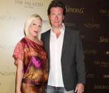 Tori Spelling, très enceinte, et son mari Dean McDermott à la Summer Soiree organisée par le joallier Simon G et le designer Marc Bouwer à Las Vegas, le 4 juin